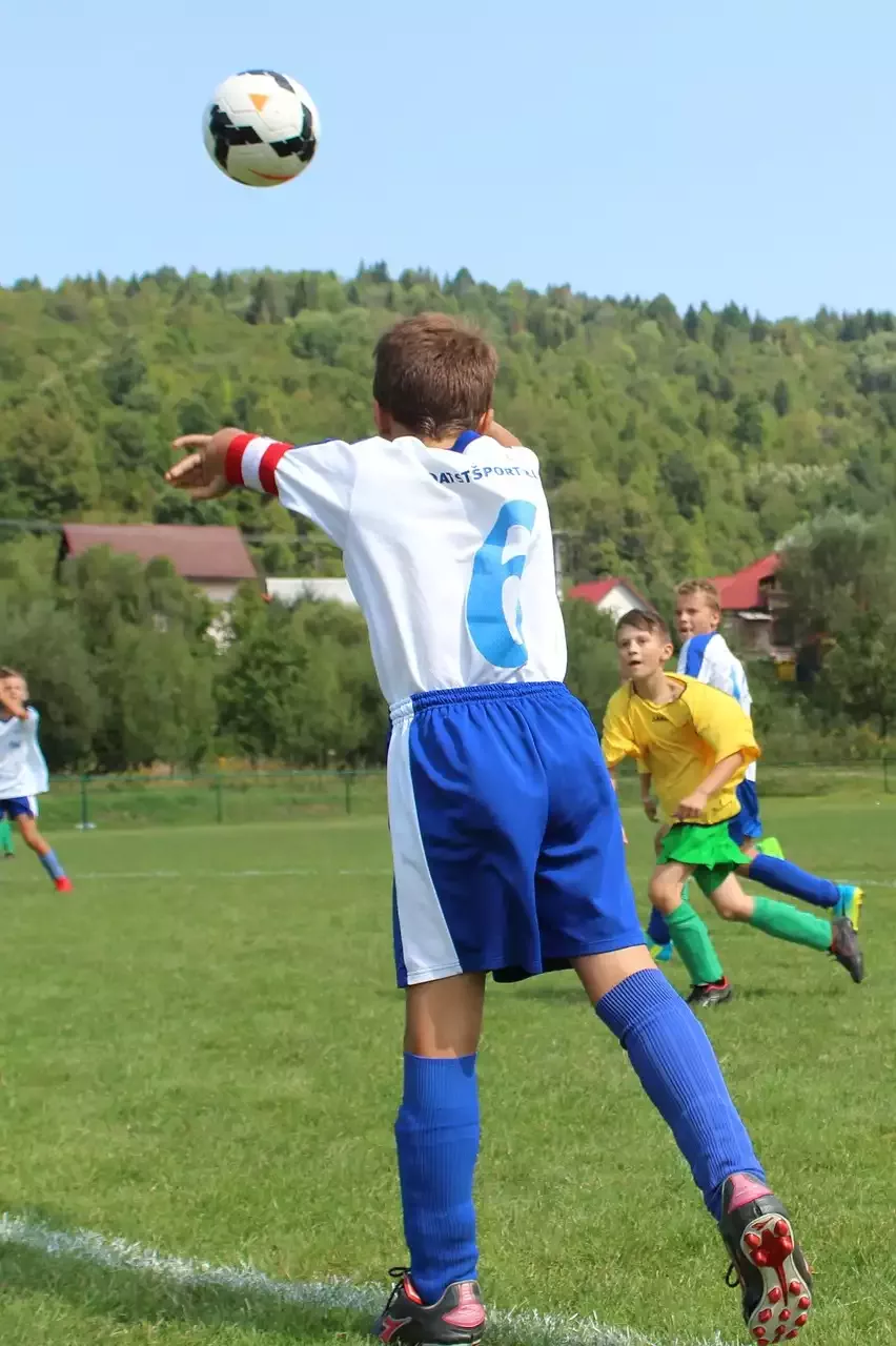 Cómo lanzar un tímido de manera eficiente en el fútbol