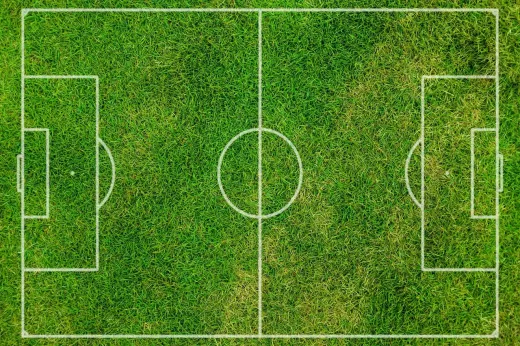 Comprender las medidas oficiales de un campo de fútbol